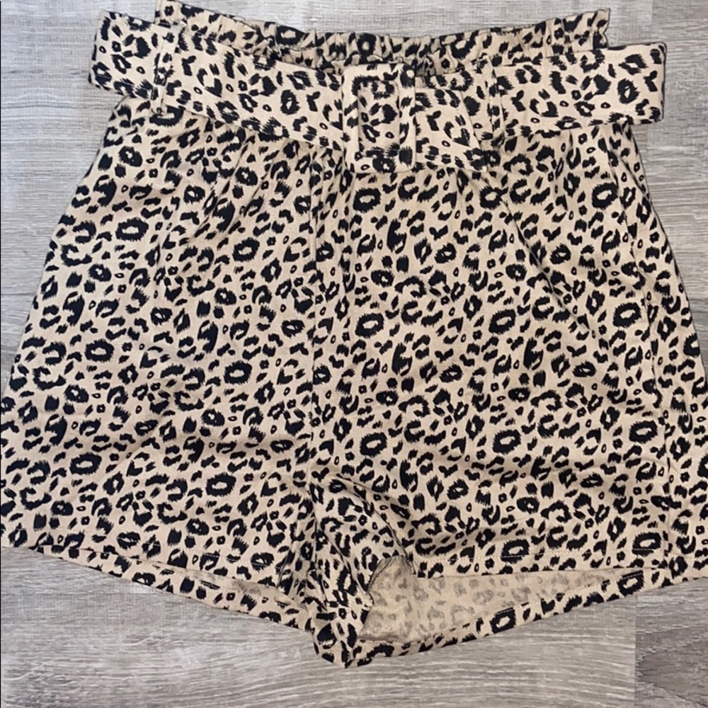 Belted paperbag waist leopard shorts